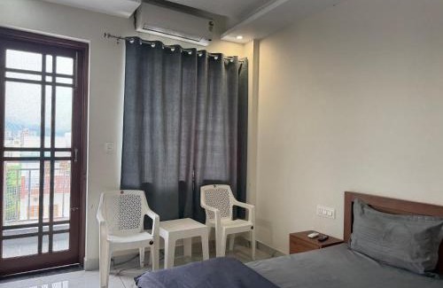 Dehradun Apartment | Makhloga Stays
