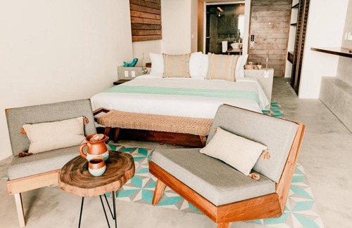 Zona Hotelera Norte House | Making The Best Memories Along The Way! Outdoor Pool, Free Parking