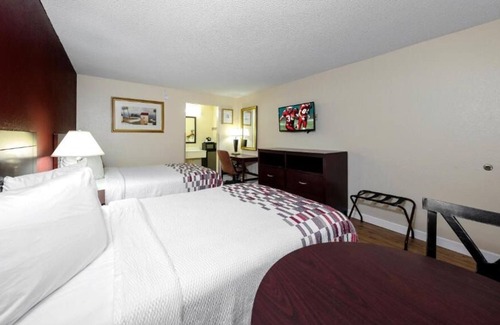 Ellenton House | Making The Best Memories Along The Way! Pet-friendly, Pool, Free Parking!