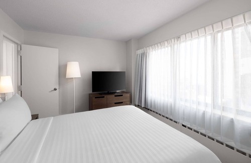 Streeterville Hotel | Making The Best Memories Along The Way! Free Breakfast, Pets Allowed