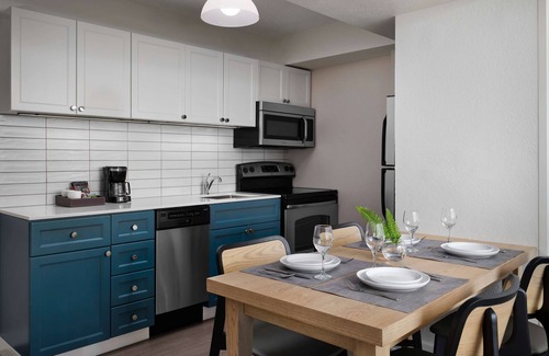 Streeterville Hotel | Making The Best Memories Along The Way! Free Breakfast, Pets Allowed