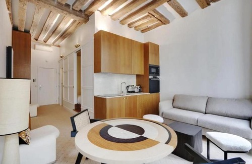 Les Halles Apartment | Makom Saint Honore
