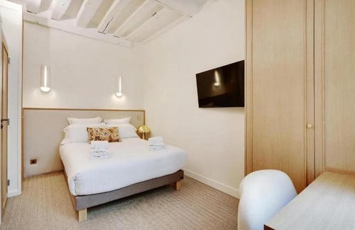 Les Halles Apartment | Makom Saint Honore