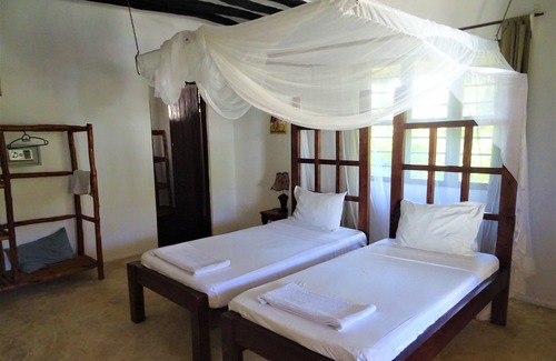 Bwejuu Beach Hotel | Makuti Beach Bungalows