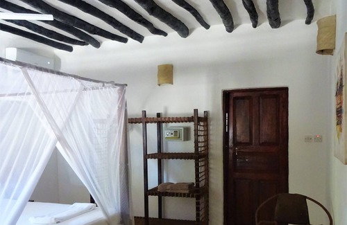 Bwejuu Beach Hotel | Makuti Beach Bungalows