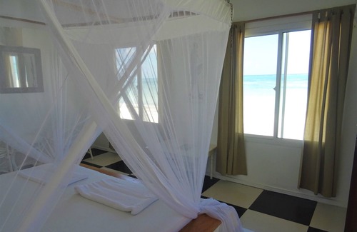Bwejuu Beach Hotel | Makuti Beach Bungalows