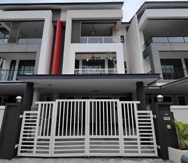 Malacca City House | Malacca City Center Town House by 360HOME
