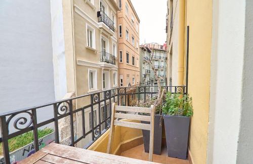 El Pilar Apartment | Maldonado Circles & Origami