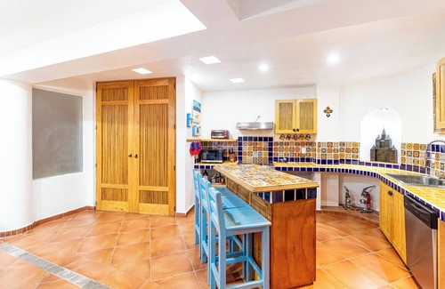 Lazaro Cardenas Condo | Malecon Dream home. 3 bedroom 3 full bath sleeps 6-8 close to everything