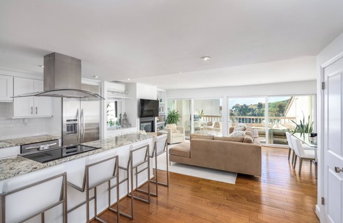 Eastern Malibu Condo | Malibu 2-bedroom designer furnished condo with AC. Central to everything!