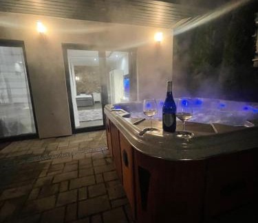 Miskolc-Tapolca Apartment | Malibu Apartman & Jacuzzi
