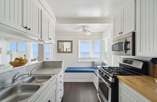 Eastern Malibu Condo | Malibu, Carbon Beach - Oceanfront Suite Seven