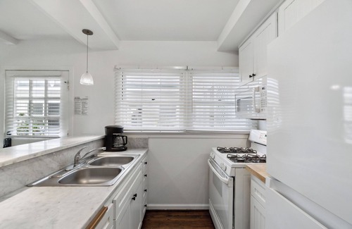 Eastern Malibu Condo | Malibu, Carbon Beach - Suite One