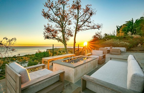 Central Malibu Villa | Malibu Fab View 4 Bedroom with Amazing Pool and Outdoor Entertaining