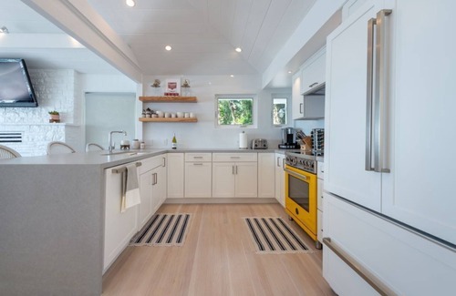 Central Malibu House | Malibu Rd Ocean Front Dry Sandy Beach House + Studio, 2 Kitchens, Cedar Hot Tub