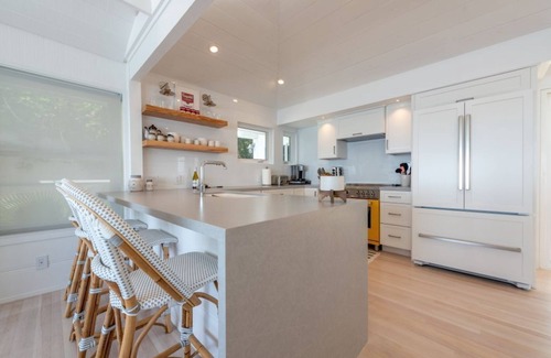 Central Malibu House | Malibu Rd Ocean Front Dry Sandy Beach House + Studio, 2 Kitchens, Cedar Hot Tub