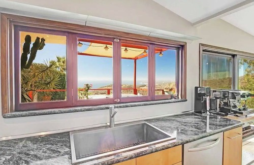 Central Malibu House | Malibu Vineyard Retreat - Incredible Ocean Views