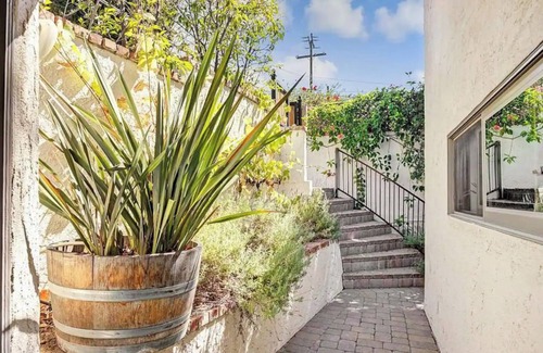 Central Malibu House | Malibu Vineyard Retreat - Incredible Ocean Views