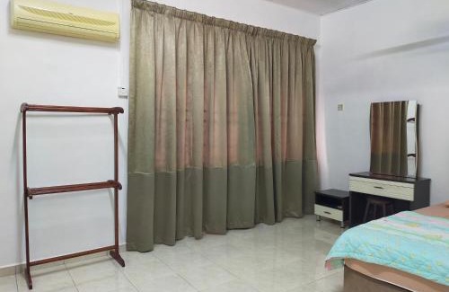Malim Jaya House | Malim Joyous Homestay - rent room only