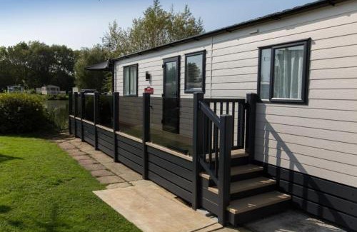 South Cerney House | Mallard Lake