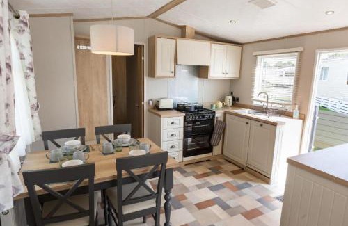 South Cerney House | Mallard Lake