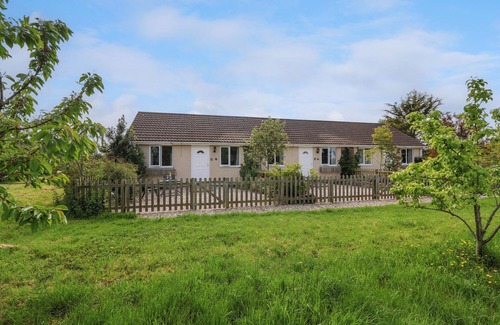 Highbridge Cottage | MALLARD, pet friendly, with a garden in Highbridge