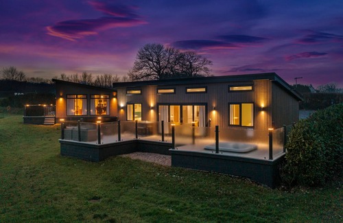 Canaston Wood House | Mallard's Rest - Countryside, Hot Tub