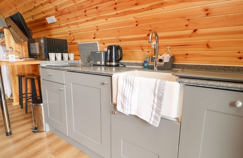 Knott End-on-Sea Cottage | MALLARD VIEW, romantic, character holiday cottage in Lancaster