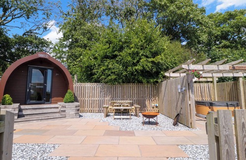 Knott End-on-Sea Cottage | MALLARD VIEW, romantic, character holiday cottage in Lancaster