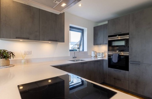 Cirencester Villa | Mallards Way - ML01 - HOT TUB - Lakeside Spa