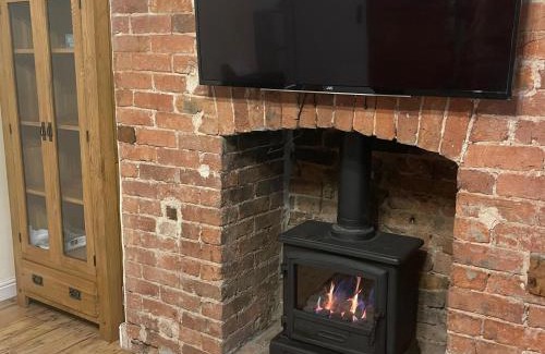 Ashton-under-Lyne House | Mallison Cottage