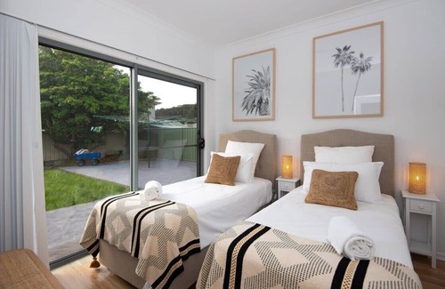 Maloneys Beach Villa | Maloneys Beach Views - 3 Bed Home