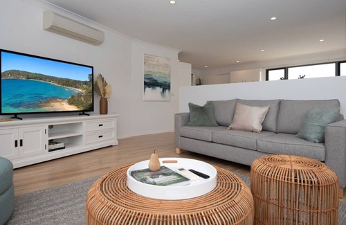 Maloneys Beach Villa | Maloneys Beach Views - 3 Bed Home