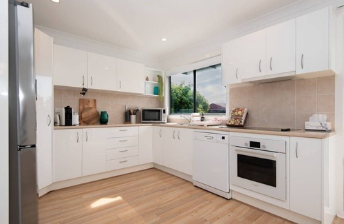 Maloneys Beach Villa | Maloneys Beach Views - 3 Bed Home