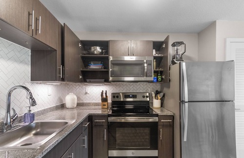 Tuscaloosa Condo | Mama D's Riverfront Retreat - Gorgeous Riverfront Condo with Pool & Gym Access