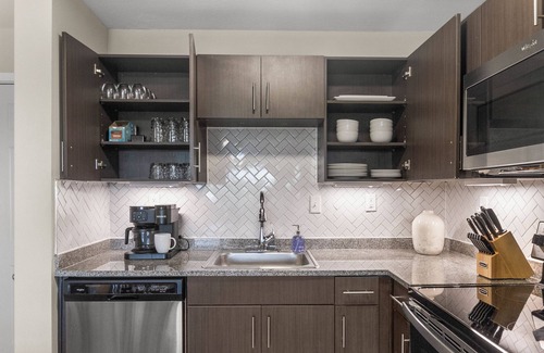 Tuscaloosa Condo | Mama D's Riverfront Retreat - Gorgeous Riverfront Condo with Pool & Gym Access