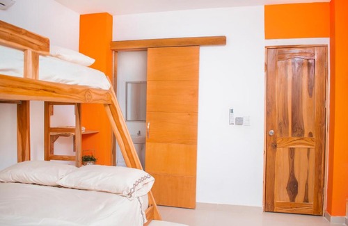 Covenas Hotel | Mama Lira