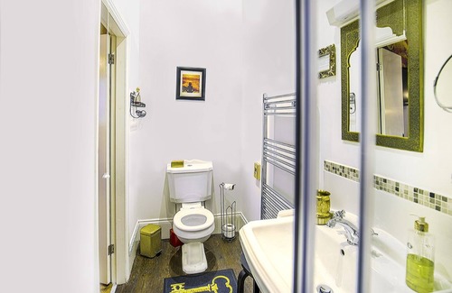 Nottingham Bed & Breakfast | Mama's Inn Boutique Guest House