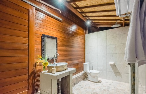 Mushroom Bay Hotel | Mamamia Island Villa