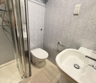 East Walworth Hotel | Mambo 190