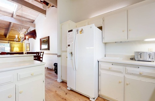 Mammoth Lakes Condo | Mammoth Estates Condo - Near Village at Mammoth & Pet Friendly by RedAwning