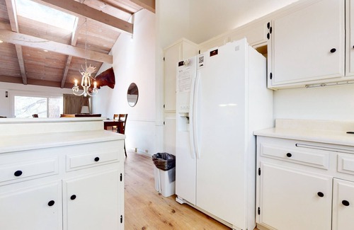 Mammoth Lakes Condo | Mammoth Estates Condo - Near Village at Mammoth & Pet Friendly by RedAwning