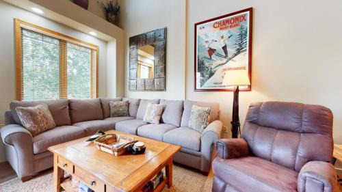 Mammoth Lakes Apartment | Mammoth Green #214 condo
