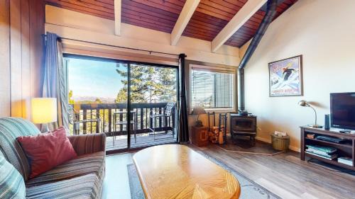 Mammoth Lakes Apartment | Mammoth Point #106 condo