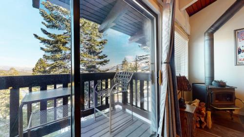 Mammoth Lakes Apartment | Mammoth Point #106 condo