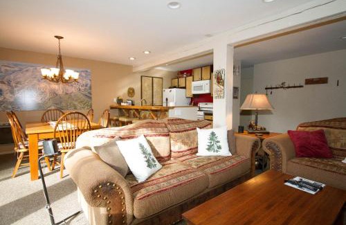 Mammoth Lakes House | Mammoth Ski & Racquet Club #082