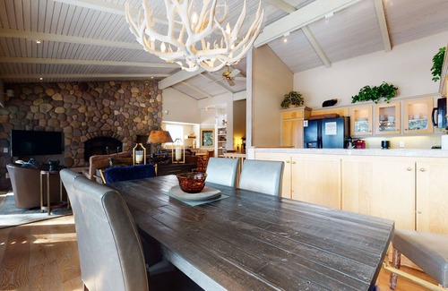 Mammoth Lakes Condo | Mammoth West 137 Updated Deluxe Condo, Just A Short Walk to Canyon Lodge by RedAwning