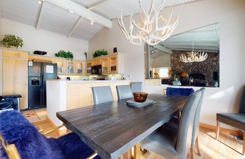 Mammoth Lakes Condo | Mammoth West 137 Updated Deluxe Condo, Just A Short Walk to Canyon Lodge by RedAwning