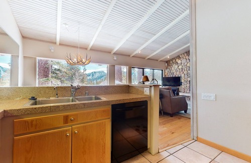 Mammoth Lakes Condo | Mammoth West 137 Updated Deluxe Condo, Just A Short Walk to Canyon Lodge by RedAwning