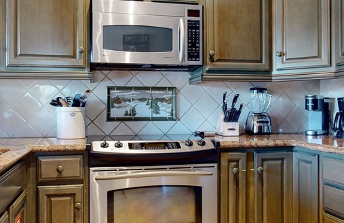Mammoth Lakes Condo | Mammoth West 140 Pet-Friendly Updated Condo, Just A Short Walk to Canyon Lodge by RedAwning